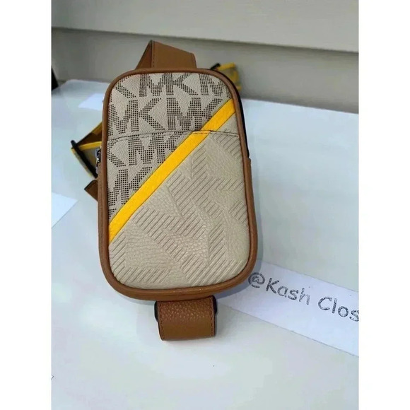 Michael Kors Cooper Crossbody Bag Logo Smartphone MK Signature Holster Chino - Picture 1 of 9